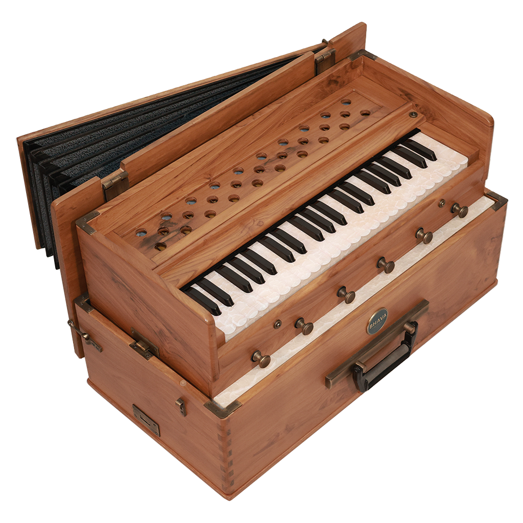Bhava Classic Concert Teak Edition Harmonium Ansicht schräg von oben mit Tastatur