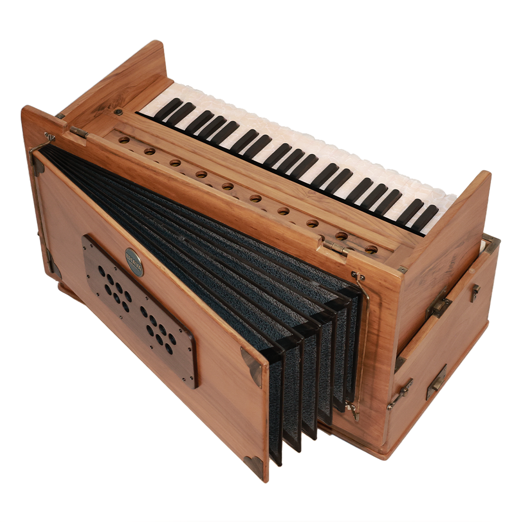 Bhava Classic Concert Teak Edition Harmonium Seitenansicht mit ausgezogenem Balg